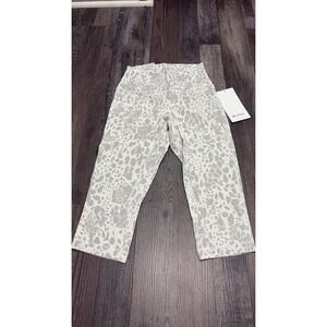NWT Lululemon Align HR crop 17” CECW SIZE 6